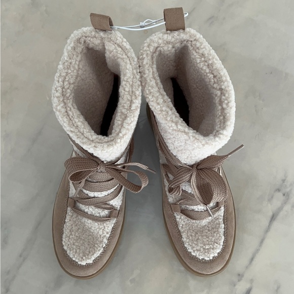 Universal Thread, Women’s, Sherpa Lined, Lace-Up, Boots. - Picture 5 of 6